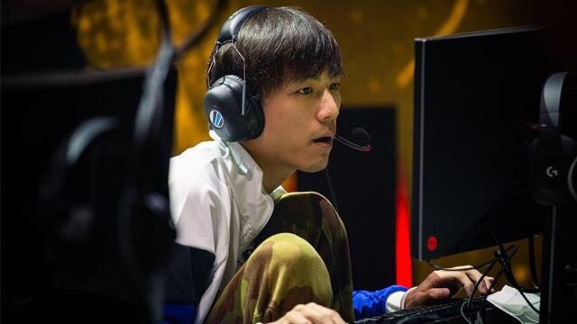 湖人则陷入 湖人则陷入